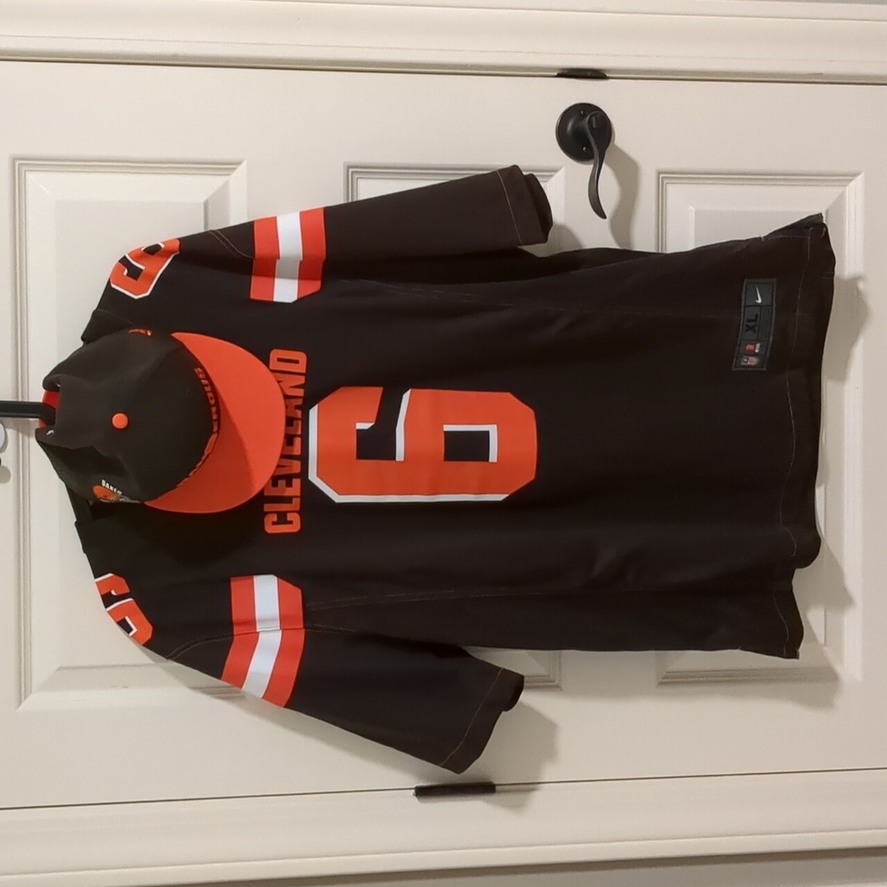 Nike Original NFL Cleveland Browns #6 Jersey XL, DAN6EROUS Snapback Hat Bundle